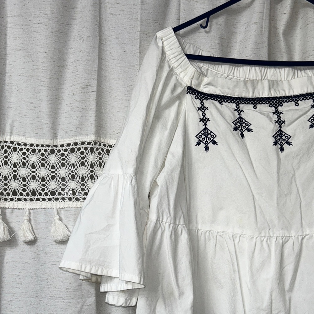 a.n.a White Off-Shoulder Embroidered Peasant Top with Navy Trim - Picture 5 of 9